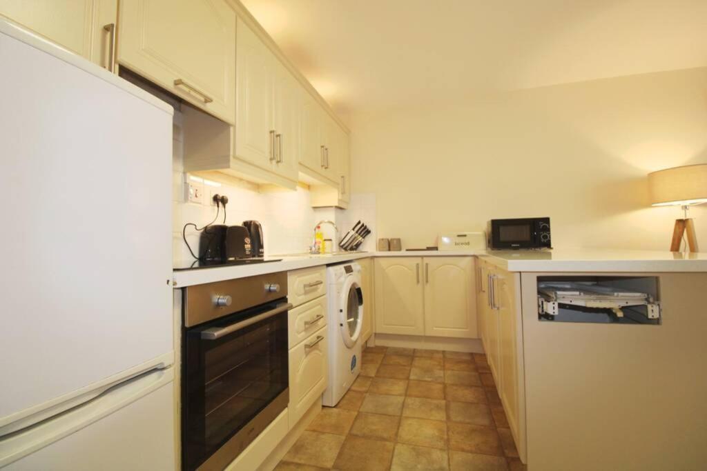 Large 3 Bed, Galway City Centre Apartment Exterior photo